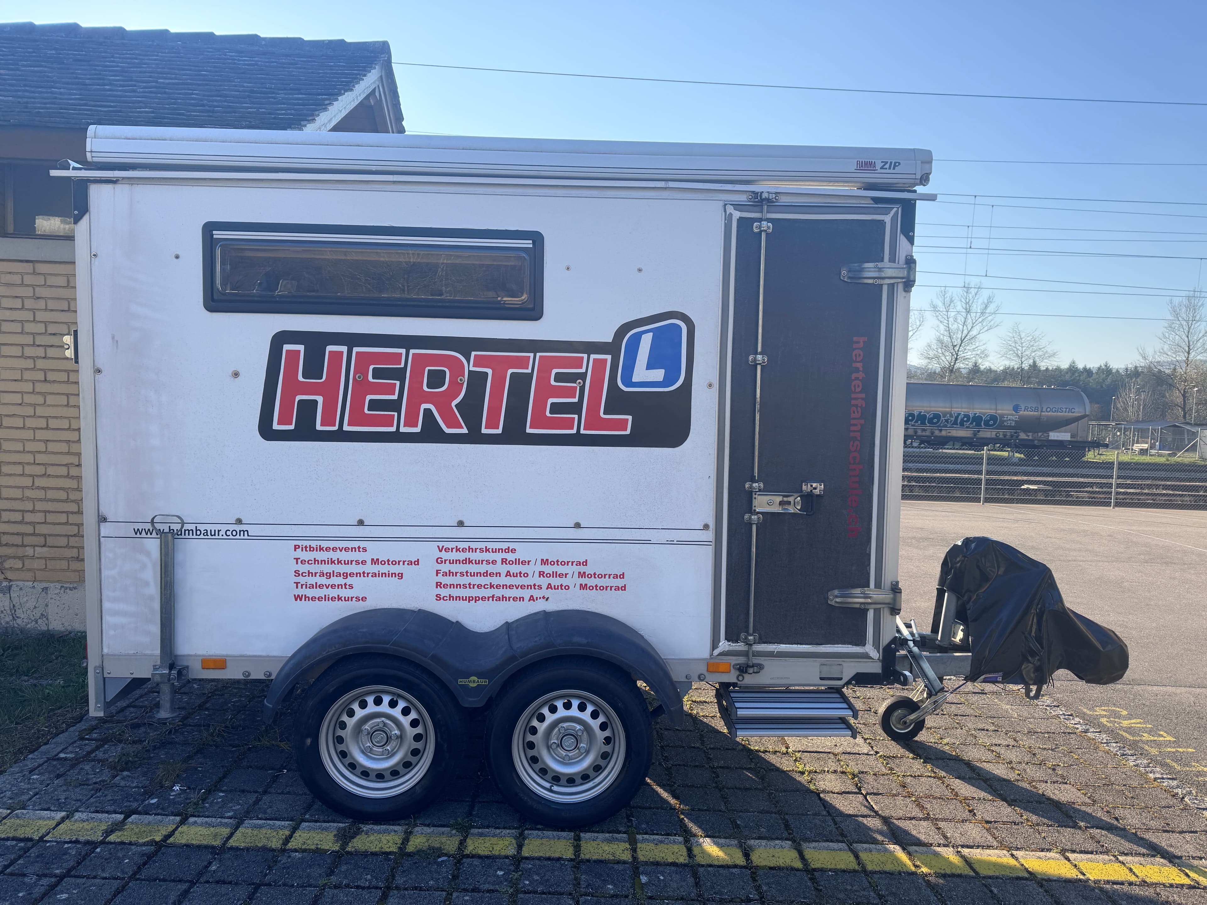 Hertel Fahrschule Anhänger Kat. BE für Basiskurs und Fahrstunden