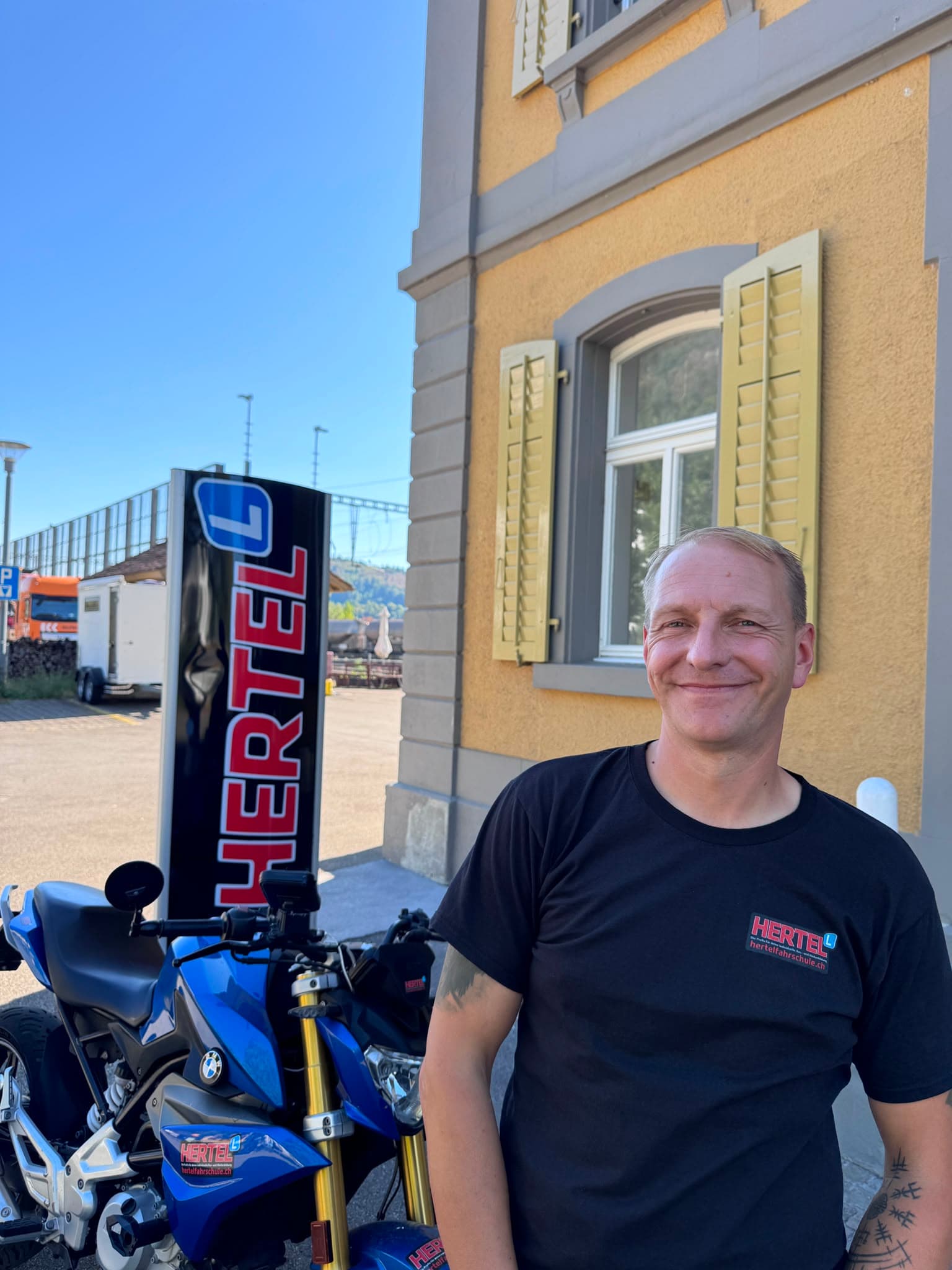 Lars Hertel. Fahrlehrer und Inhaber Hertel Fahrschule Aargau